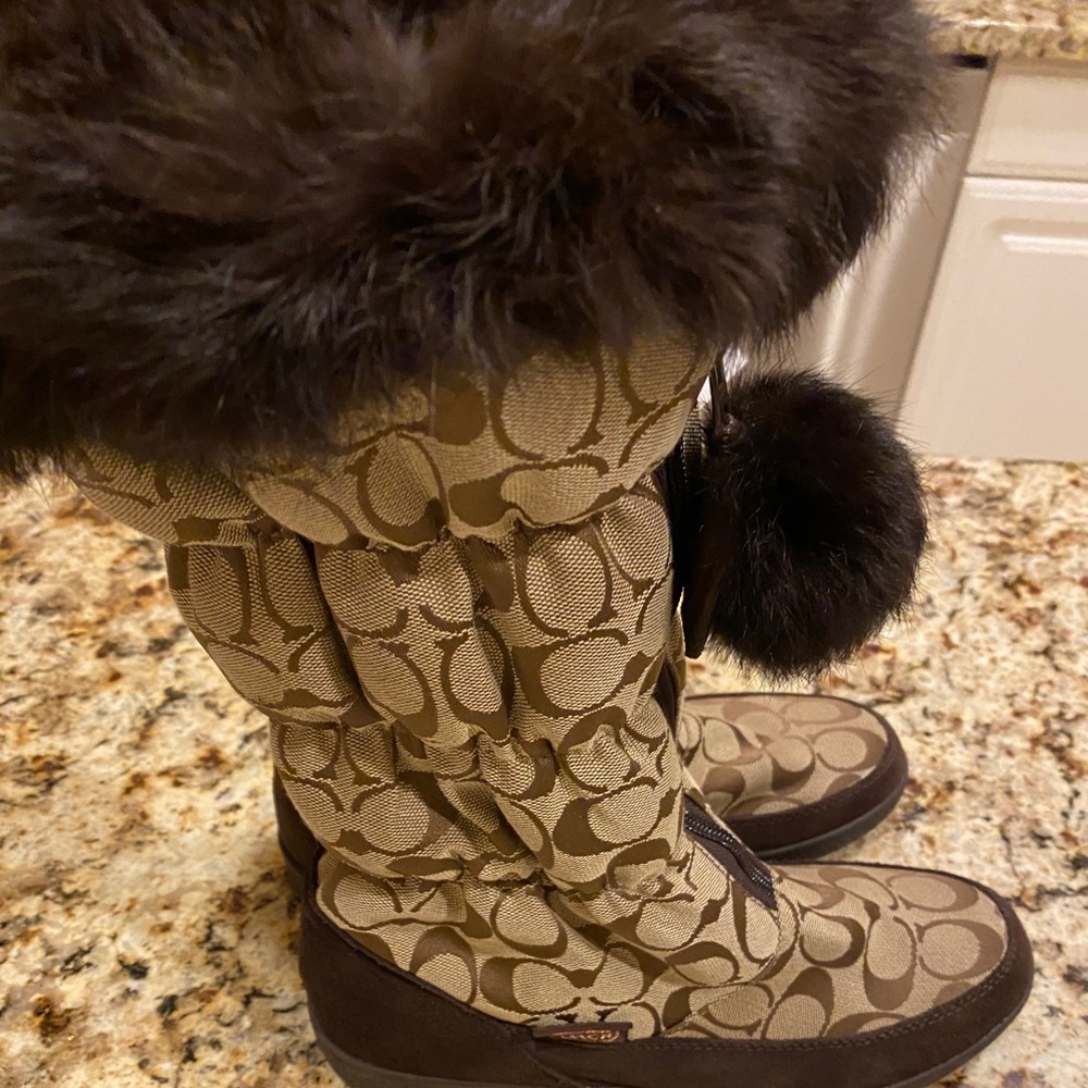 NWT Gorgeous🔥Coach Signature boots-fur lining 8.5